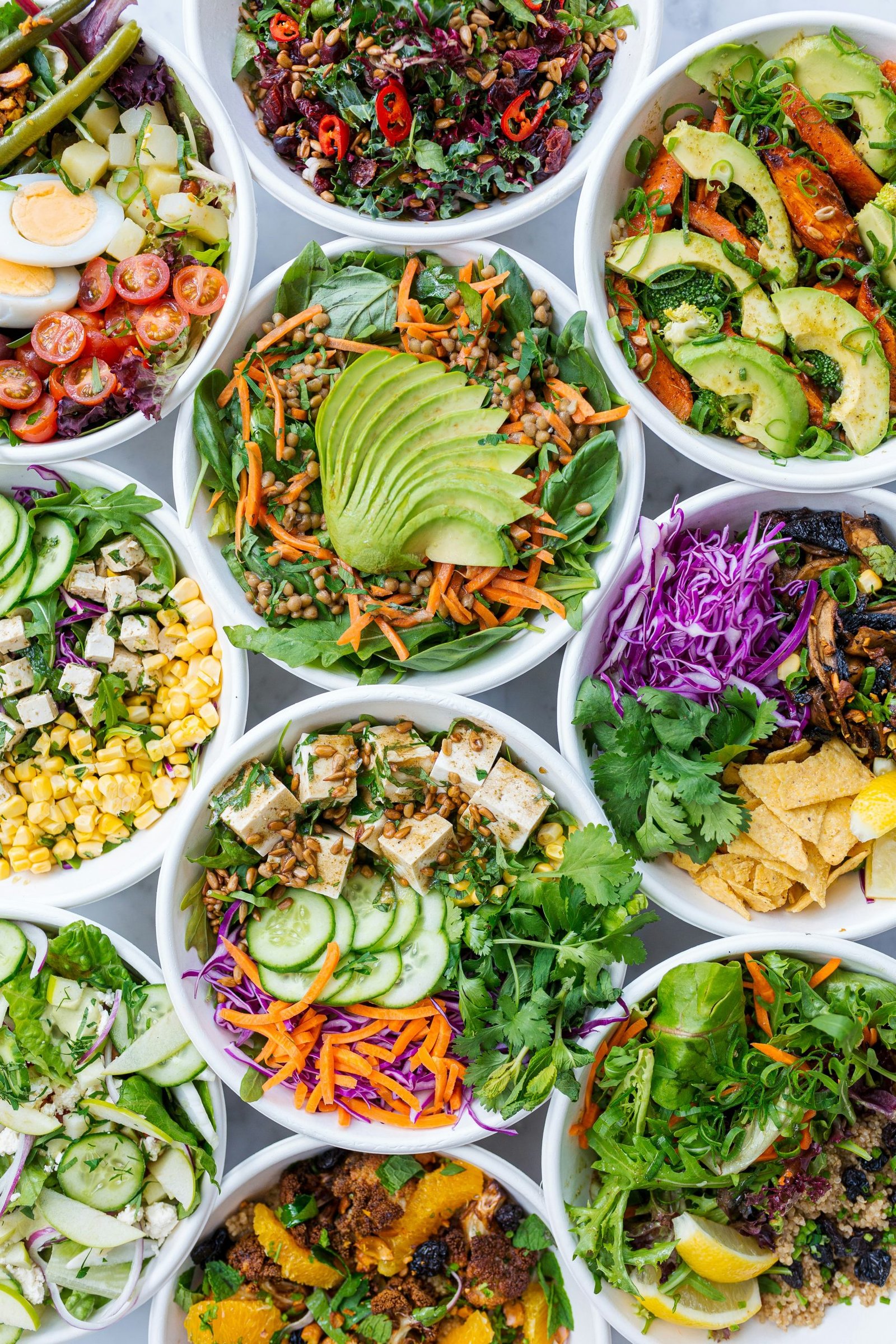 Retraite d’entraînement et de bien-être Naos Bols de salades et repas frais préparés